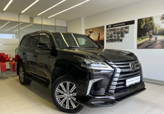 Подержанный автомобиль Lexus LX 2017 года (3 фото)