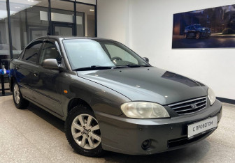 Подержанный автомобиль Kia Spectra Sedan 2006 года (4 фото)