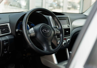 Подержанный автомобиль Subaru Forester Suv 2008 года (11 фото)