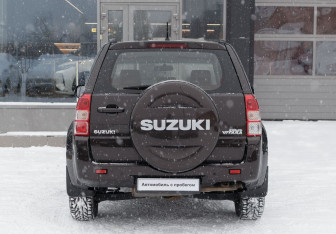 Подержанный автомобиль Suzuki Grand Vitara 2013 года (6 фото)