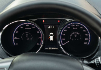 Подержанный автомобиль Hyundai ix35 2014 года (13 фото)