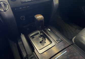 Подержанный автомобиль Toyota Land Cruiser Suv 2010 года (14 фото)
