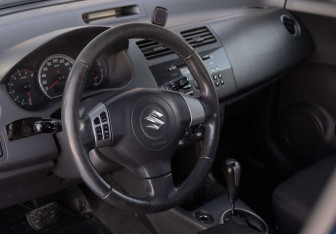 Подержанный автомобиль Suzuki Swift Hatchback 2009 года (11 фото)