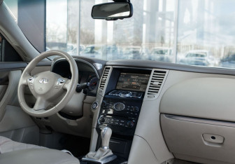 Подержанный автомобиль Infiniti FX 2008 года (12 фото)