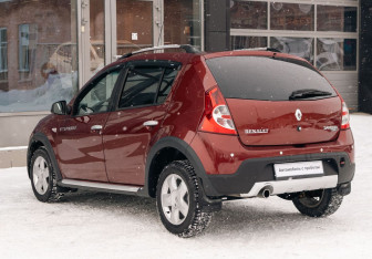Подержанный автомобиль Renault Sandero 2013 года (7 фото)