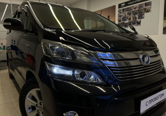 Подержанный автомобиль Toyota Vellfire 2012 года (4 фото)