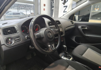 Подержанный автомобиль Volkswagen Polo Sedan 2012 года (8 фото)