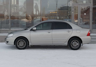 Подержанный автомобиль Toyota Corolla Sedan 2004 года (8 фото)