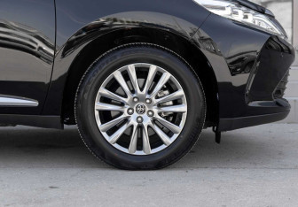 Подержанный автомобиль Toyota Harrier 2019 года (9 фото)