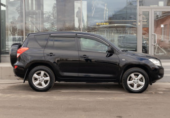 Подержанный автомобиль Toyota RAV4 2006 года (4 фото)