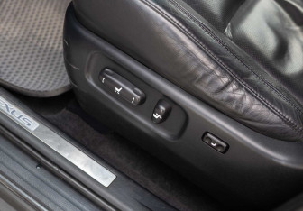 Подержанный автомобиль Lexus RX 2007 года (17 фото)