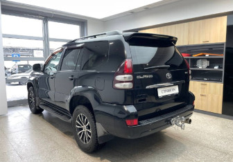 Подержанный автомобиль Toyota Land Cruiser Prado 2007 года (6 фото)