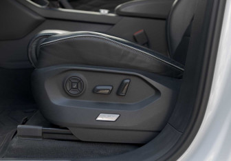 Подержанный автомобиль Volkswagen Touareg 2021 года (19 фото)