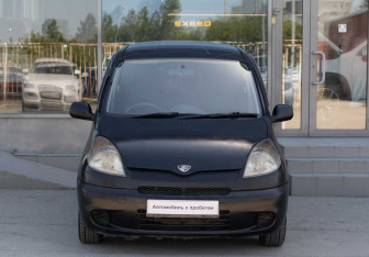 Подержанный автомобиль Toyota FunCargo 1999 года (2 фото)