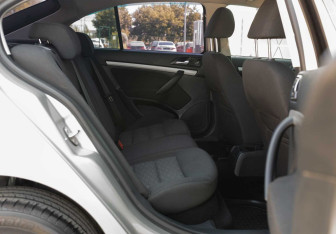 Подержанный автомобиль Skoda Octavia Liftback 2012 года (17 фото)