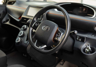 Подержанный автомобиль Toyota Sienta 2019 года (11 фото)