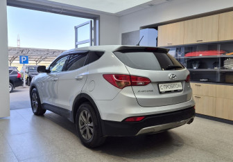 Подержанный автомобиль Hyundai Santa Fe 2012 года (6 фото)