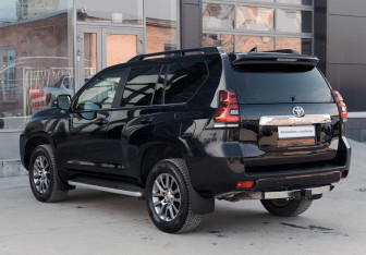 Подержанный автомобиль Toyota Land Cruiser Prado 2019 года (7 фото)