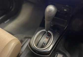 Подержанный автомобиль Honda Fit Shuttle 2012 года (12 фото)