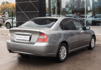 Подержанный автомобиль Subaru Legacy Sedan 2006 года (5 фото)