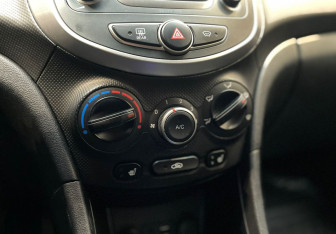 Подержанный автомобиль Hyundai Solaris Sedan 2015 года (16 фото)