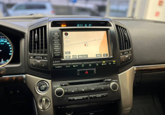 Подержанный автомобиль Toyota Land Cruiser Suv 2008 года (9 фото)
