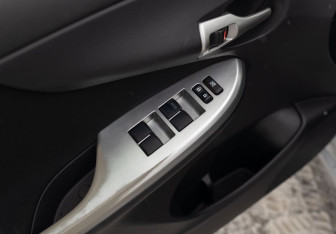 Подержанный автомобиль Toyota Corolla Sedan 2013 года (17 фото)