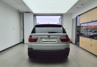 Подержанный автомобиль BMW X5 2008 года (5 фото)