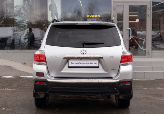 Подержанный автомобиль Toyota Highlander 2012 года (6 фото)