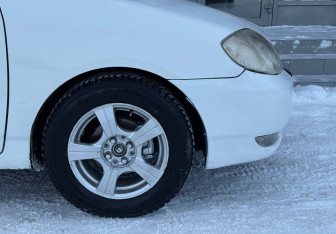 Подержанный автомобиль Toyota Corolla Sedan 2002 года (9 фото)