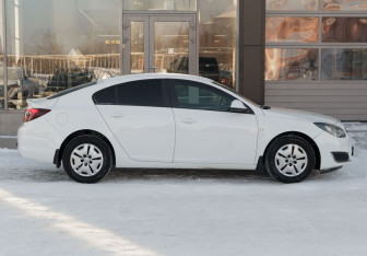 Подержанный автомобиль Opel Insignia Liftback 2014 года (4 фото)