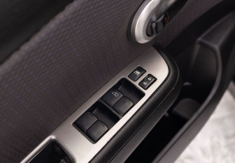 Подержанный автомобиль Nissan Tiida Hatchback 2008 года (16 фото)