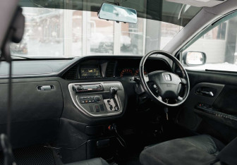 Подержанный автомобиль Honda Avancier Wagon 2001 года (10 фото)