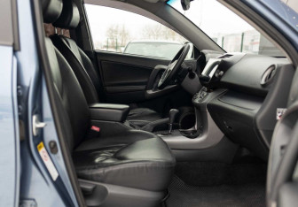 Подержанный автомобиль Toyota RAV4 2008 года (21 фото)