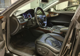 Подержанный автомобиль Audi A7 2010 года (11 фото)
