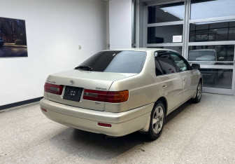 Подержанный автомобиль Toyota Corona Sedan 1999 года (4 фото)