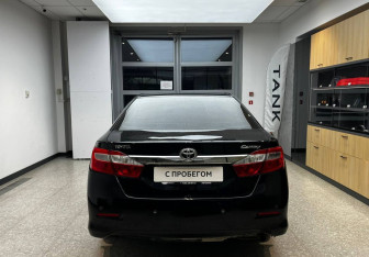 Подержанный автомобиль Toyota Camry Sedan 2012 года (5 фото)