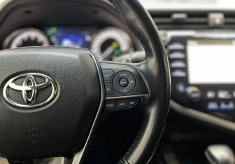 Подержанный автомобиль Toyota Camry Sedan 2019 года (17 фото)