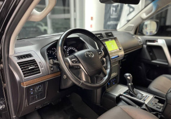 Подержанный автомобиль Toyota Land Cruiser Prado 2022 года (9 фото)