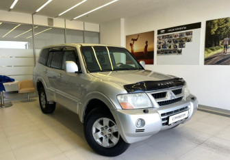 Подержанный автомобиль Mitsubishi Pajero 2003 года (4 фото)