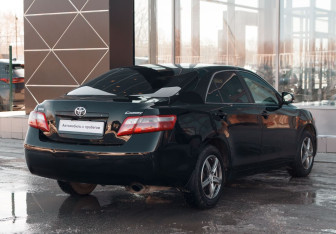 Подержанный автомобиль Toyota Camry Sedan 2010 года (5 фото)