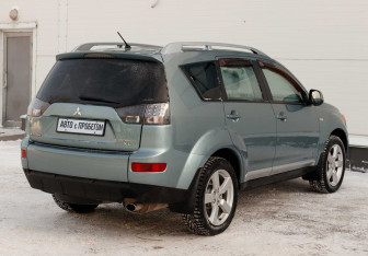 Подержанный автомобиль Mitsubishi Outlander 2008 года (5 фото)