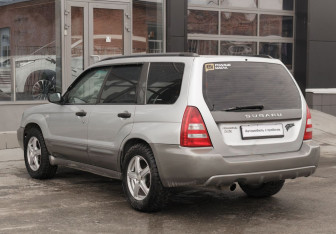 Подержанный автомобиль Subaru Forester Suv 2005 года (7 фото)