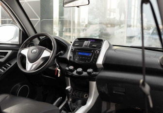 Подержанный автомобиль Lifan X60 2014 года (10 фото)