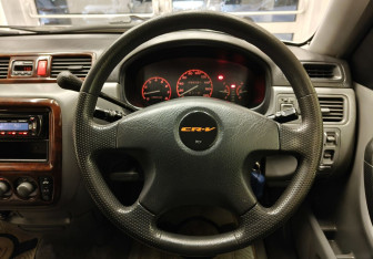 Подержанный автомобиль Honda CR-V 1997 года (10 фото)