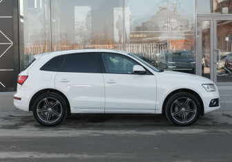 Подержанный автомобиль Audi Q5 2013 года (4 фото)