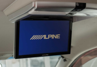 Подержанный автомобиль Nissan Elgrand 2011 года (18 фото)