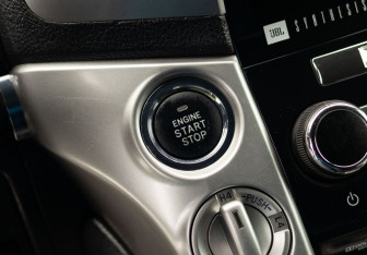 Подержанный автомобиль Toyota Land Cruiser Suv 2012 года (15 фото)