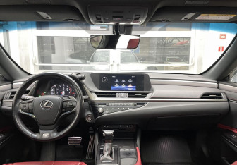 Подержанный автомобиль Lexus ES 2021 года (10 фото)