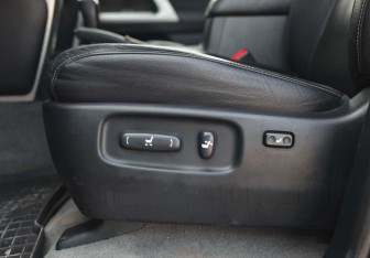 Подержанный автомобиль Toyota Land Cruiser Suv 2012 года (19 фото)